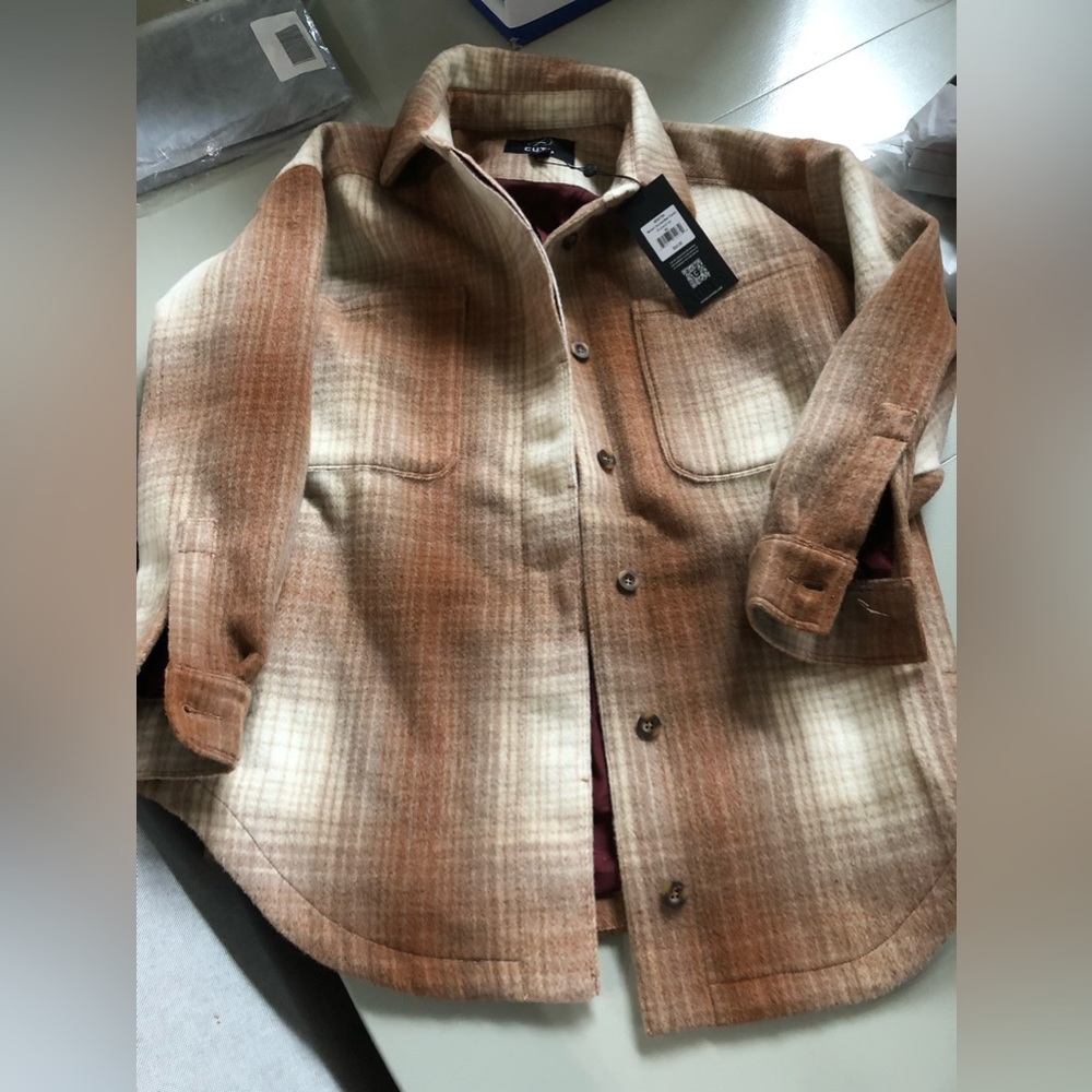 Cuts Brand Columbia Shirt Jacket, size Medium/Large brand new